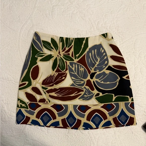 Zara Cream Mini Skirt with Blue, Green & Brown Botanical Print - Picture 2 of 4